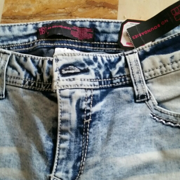 No boundaries destructed crop - Picture 2 of 4